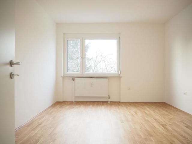 Urfahr! Generalsanierte schöne 92 m² Wohnung, 4 Zimmer, Einbauküche gegen Ablöse, inkl. Parkplatz, WG geeignet! Unbefristeter Mietvertrag!