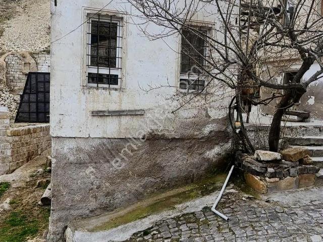 Ürgüp Dereler Mah De 185 M2 Eski Ev Ve 107 M2 Arsa
