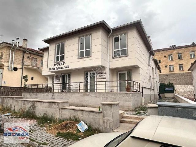 Ürgüp Merkezde Harika Konumlu 2+0 Amerikan Mutfaklı Eşyalı Daire