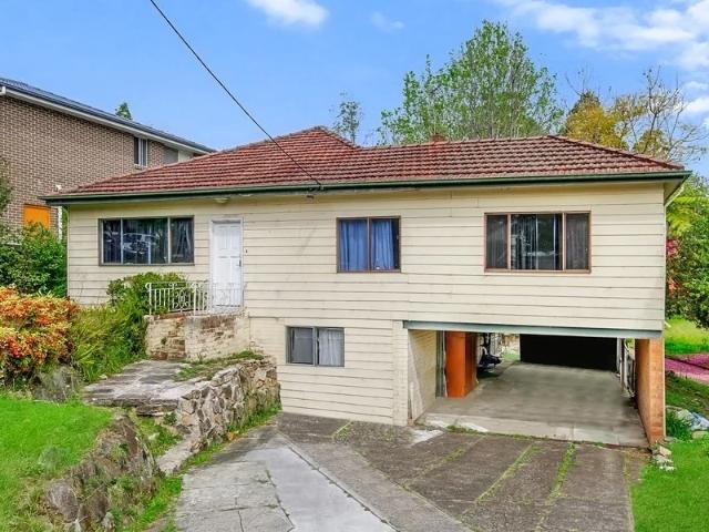 URGENT SALE, MUST BE SOLD! PLEASE MAKE YOUR OFFER !Call Renovators MOTIVATED VENDOR this is a Strata Title Homes on Large 637 sqm Block