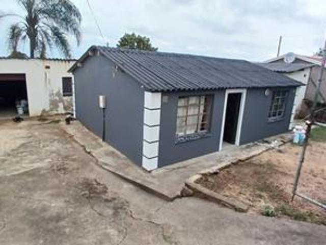 urgent sale! renovated 4 room family.