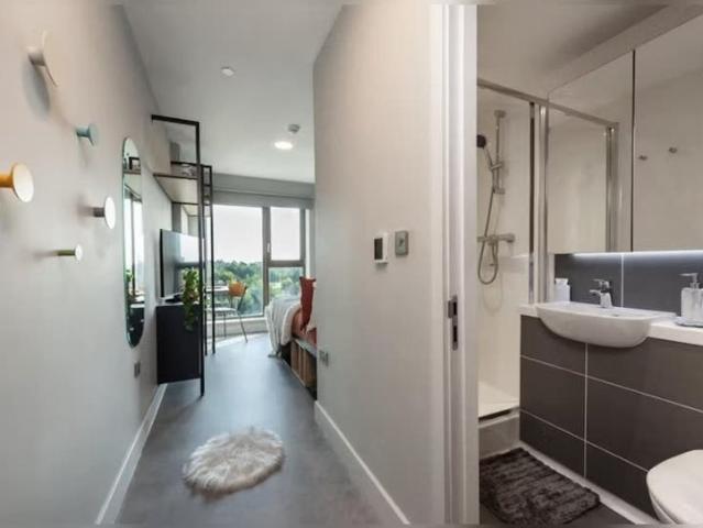 Urgent The vantage en suite Take over