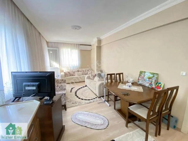 Ürkmez Merkez'de Giriş Katı 2 + 1 Full Eşyalı Daire