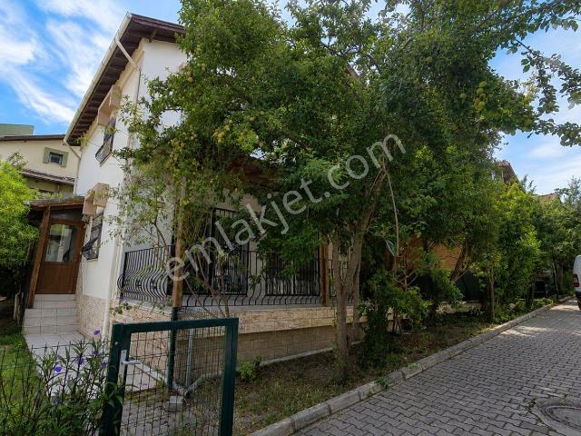 Urla Merkez Binkonutlar Site İçi Otobana 1dk. 4+1 Villa