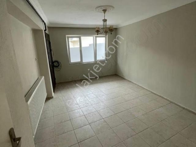 Urla Merkezde 2+1 Kapalı Mutfaklı Kiralık Daire