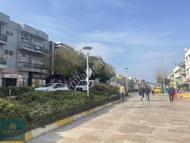 Urla Meydanda Çıft Cephelı 150 Metre²