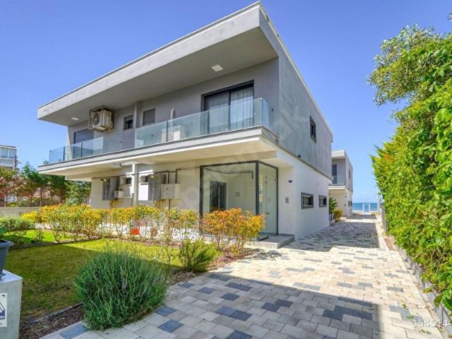 Urla İkaria Evleri'nde Deniz Sıfır Site İçersinde Satılık Villa