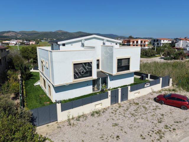 Urla Atatürk Mahallesinde Satılık 4+1 İkiz Villa