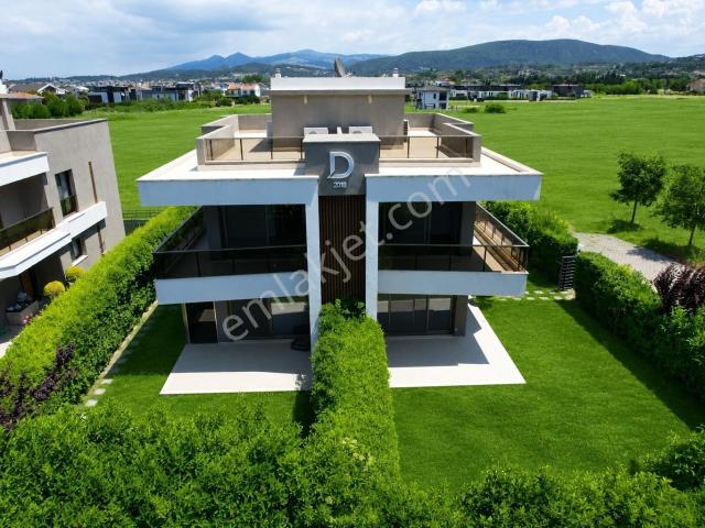 Urla Atatürk Mahallesinde Site İçerisinde Satılık Villa