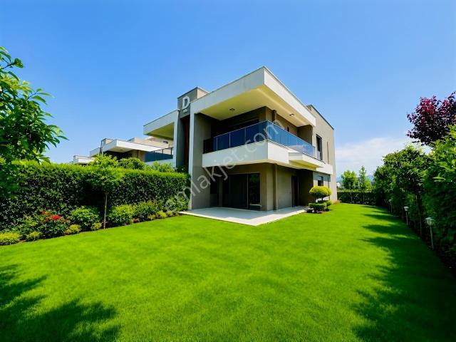 Urla Atatürk Mahallesinde Site İçinde Aidatsız Kiralık Villa