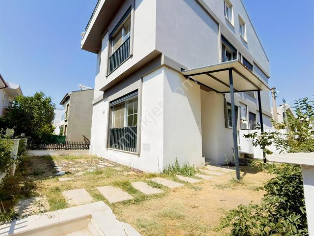 Urla Çamlıçay Mahallesinde Kiralık 3+1 Villa