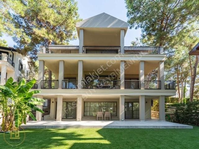 Urla Çamlıbel Sitesi Özel Mimari Tasarım 4+2 Satılık Villa