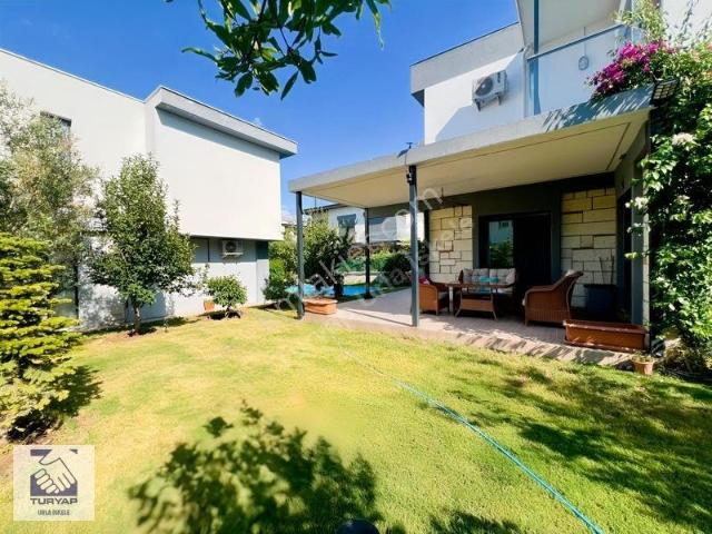 Urla Çeşmealtı Mah.de Havuz Önü Full Eşyalı 3+1
