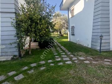 Urla Çeşmealtında Denize Yürüyüş Mesafesinde Müstakil 4+1 Villa