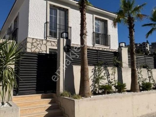 Urla Çeşmealtında Ultra Lüx Eşyalı Dublex Daire