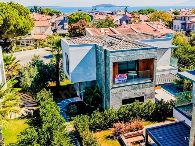 URLA ÇEŞMEALTI'NDA SIFIR 3+1 SATILIK VİLLA