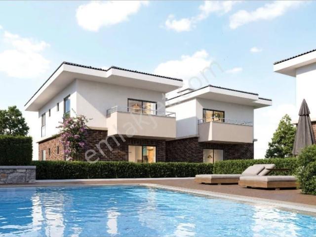 Urla Gülbahçe'de Satılık 2+1 Havuzlu Villa