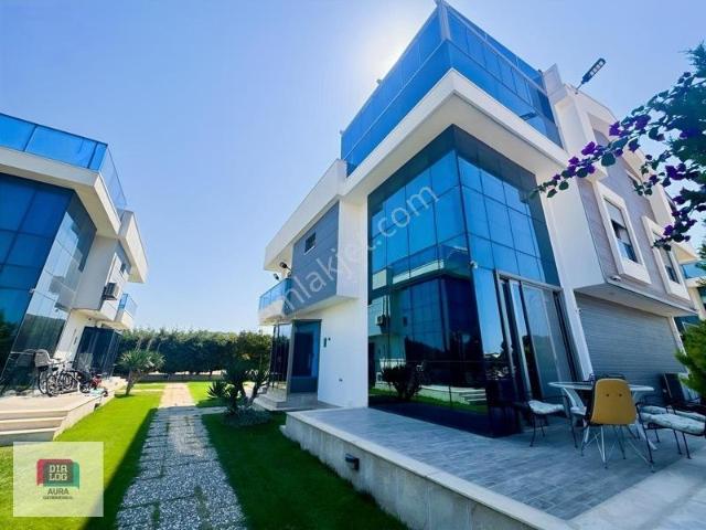 Urla Güzelbahçe Sınırında Deniz Manzaralı Müstakil 5+1 Villa