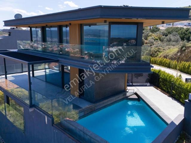 Urla İskele Kesintisiz Deniz Manzaralı Sonsuzluk Havuzlu Villa