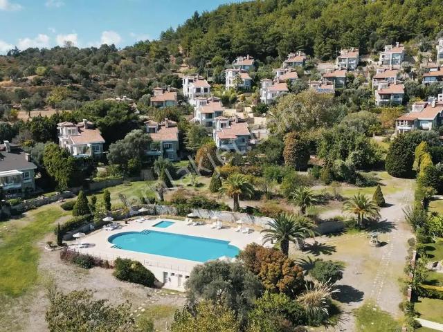 Urla İskele Şirinoba Sitesinde Müstakil 5+2 Kiralık Lüks Villa
