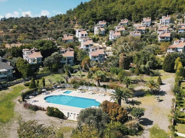 Urla İskele Şirinoba Sitesinde Müstakil 5+2 Kiralık Lüks Villa