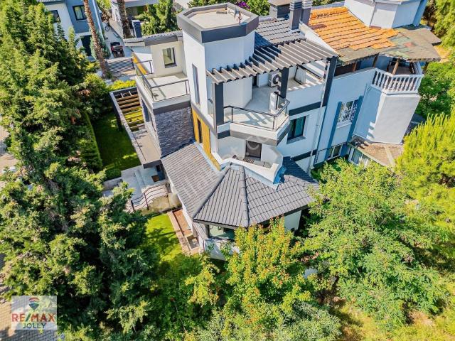 Urla Şirinkent Mahallesinde Müstakil Full Eşyalı Kiralık Villa