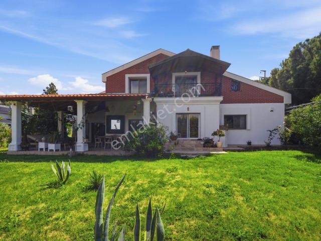 Urla Şirinkent Noterler Sitesi’nde 1474 M² Parselli Müstakil Villa