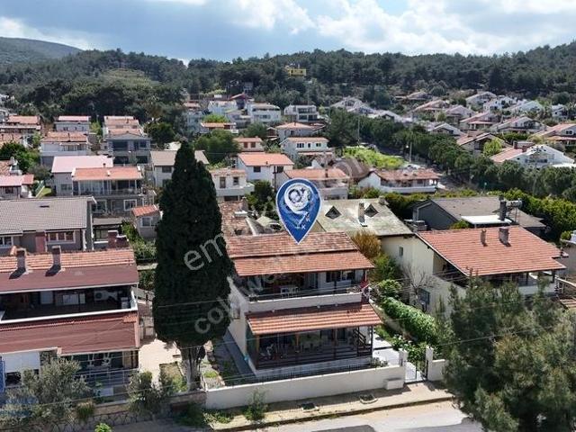 Urla Şirinkent Öztuncer Sitesinde Satılık 5+2 Villa