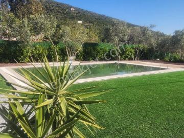 Urla Şirinkent'te 1600 M2 İçinde Havuzlu Müstakil