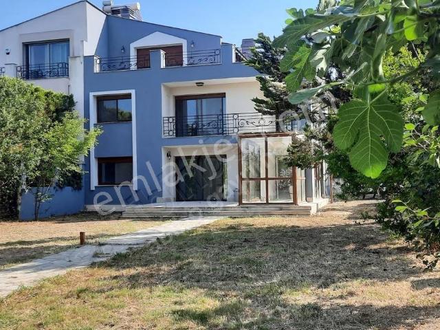 Urla Şirinkent'te Deniz Manzaralı, 4+1 Villa Kiralık