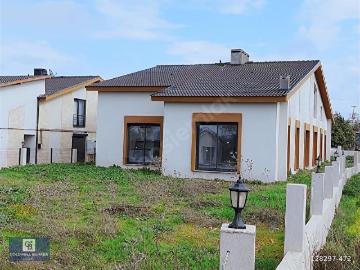 Urla Kuşçular da Geniş Bahçeli Kiralık Sıfır Villa