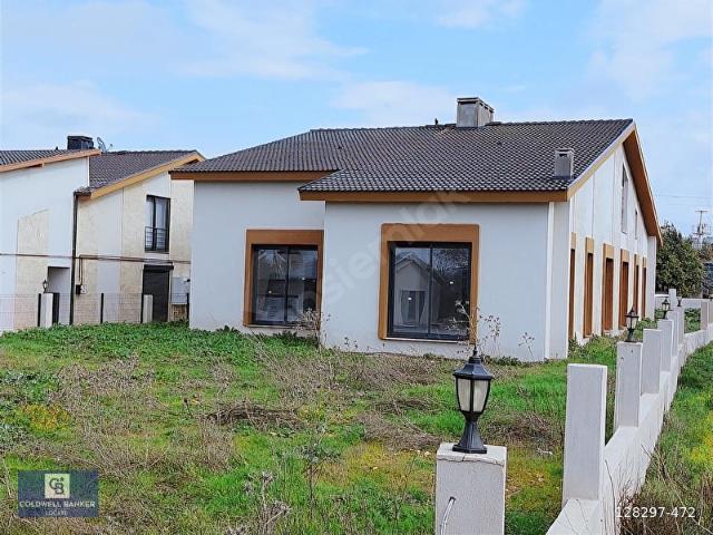 Urla Kuşçular da Geniş Bahçeli Kiralık Sıfır Villa