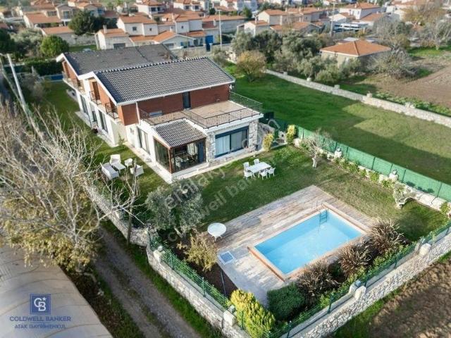 Urla Kuşçularda Özel Havuzlu Lüks Eşyalı 4+1 Kiralık Villa