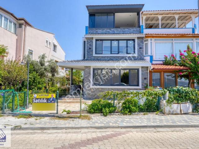 Urla Kalabakta Denize 50 Metre! Yenilenmiş 4+1 Villa