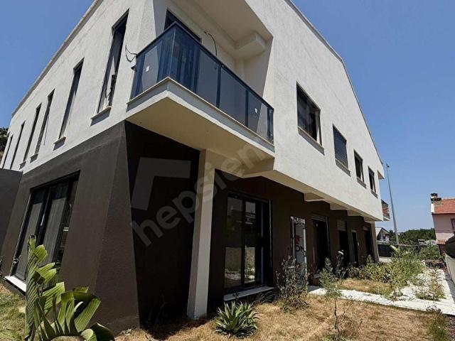 Urla Kalabak Mahallesinde Kiralık Lüks 4+1 İkiz Villa
