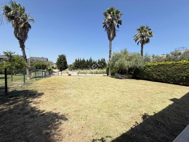 Urla Kalabak Ta Kiralık 4+1 Havuzlu Site İçinde Müstakil Villa