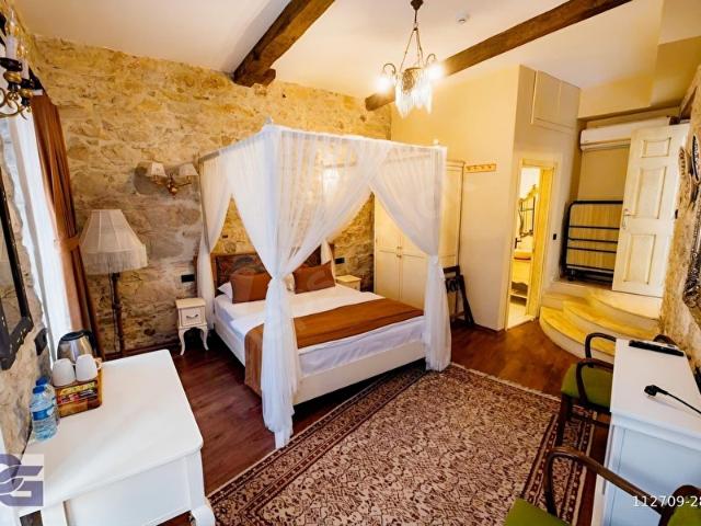 URLA SANAT SOKAĞI İÇERİSİNDE DEVREN KİRALIK BUTİK OTEL