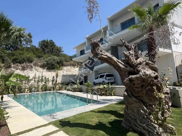 Urla Ted Koleji Karşısı Satılık Sıfır 5+2 Villa