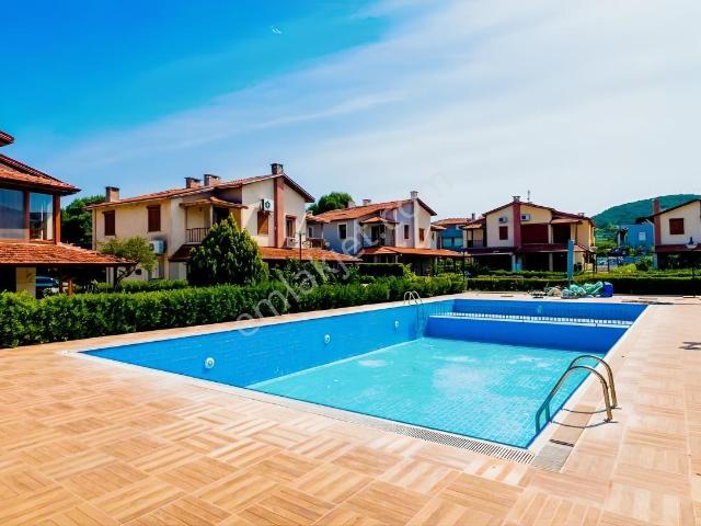 Urla Yaşam Sitesinde Eşyalı Kiralık Villa