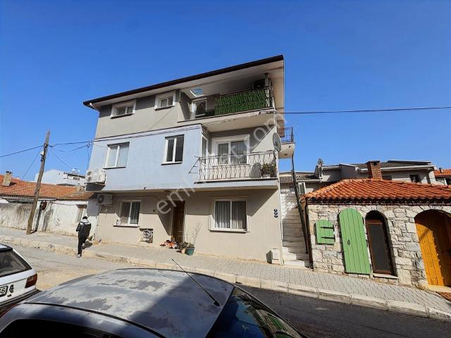 Urla Yaka Mahallesinde Lokasyonu Güçlü Yatırımlık 1+1 Fırsatı.!