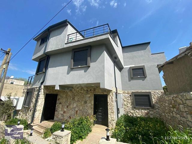 URLA YELALTI MAHALLESİ SATILIK 3+1 TRİBLEKS VİLLA