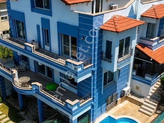 Urla Zeytinalan'ninda Deniz Manzaralı Satılık Lüks Villa