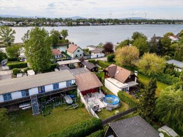 Urlaub zu Hause Nur ca. 100 Meter vom Neufelder See entfernt – charmantes Haus auf Pachtgrund + Pool, Sauna & Gästezimmer