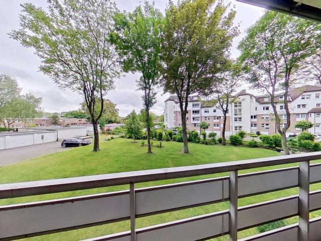 Urlaubsfeeling im Alltag: 94m² Wohnung mit Süd Loggia und Inhouse Pool im Herzen von Alt Marl!