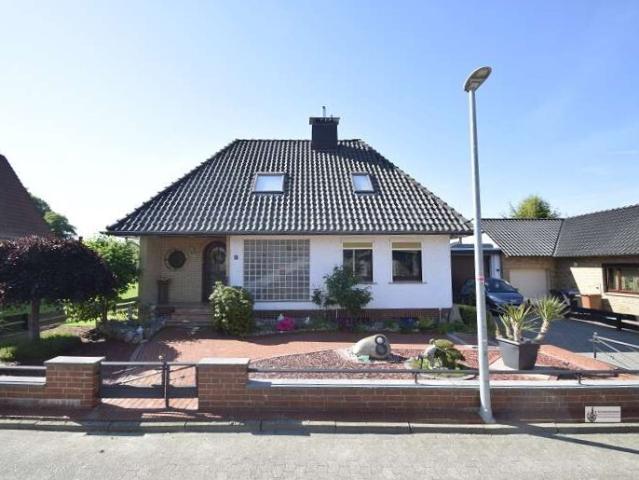 Urlaubsfeeling jeden Tag – Modernes Einfamilienhaus mit Pool, Whirlpool & PV Anlage