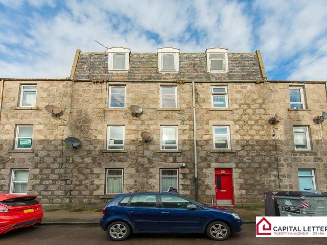 Urquhart Road, Aberdeen AB24 4 bed flat to rent £1,400 pcm £323 pw
