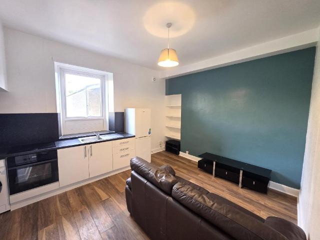 Urquhart Road, City Centre, Aberdeen. 1 bed flat to rent £575 pcm £133 pw