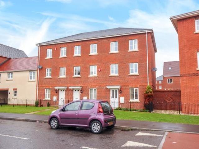 Urquhart Road, Thatcham, RG19 4 bed house to rent £1,900 pcm £438 pw