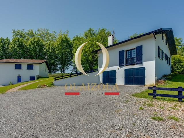 URRUGNE Maison basque lumineuse avec grand terrain piscina. 118m² Urrugne