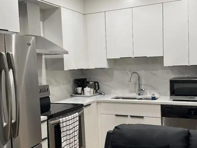 UTILITIES INCLUDED 1bed&1den Legal Secondary Suite Basement